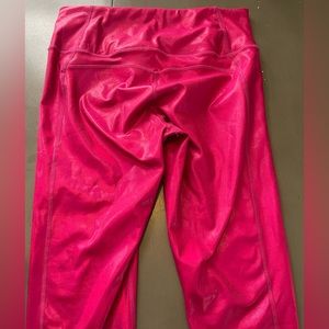 Shiny pink Fabletics